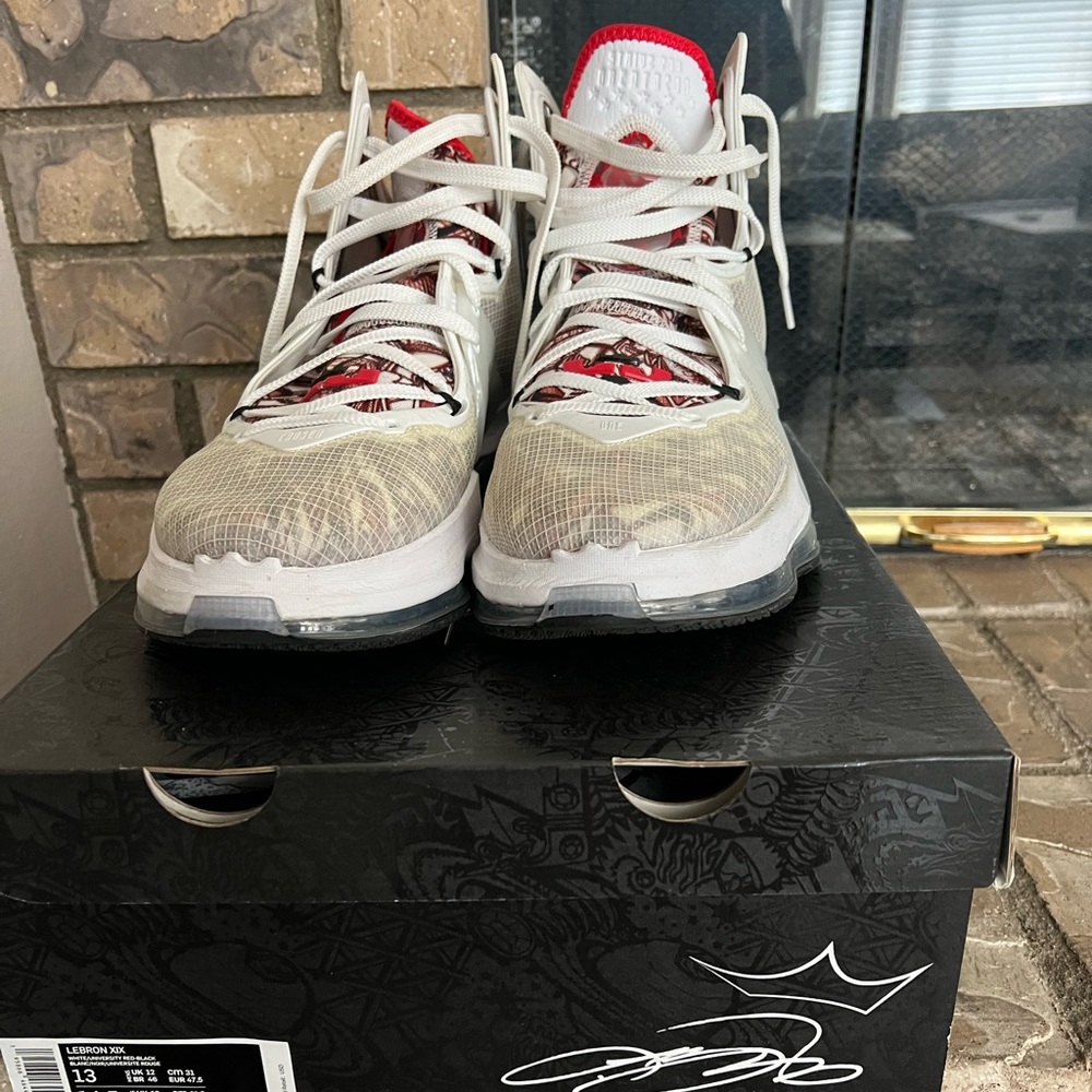 LEBRON XIX size 13 in red